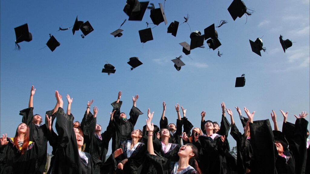 LIC HFL Vidyadhan Scholarship 2024:10वी/12वी/पदवी उत्तीर्ण विद्यार्थ्यांना शिष्यवृत्ती, अर्ज कसा करायचा ते जाणून घ्या! 3 LIC HFL Vidyadhan Scholarship 2024