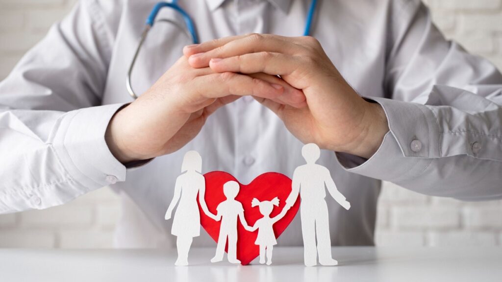 Health Insurance: आरोग्य विमा खरेदी करण्यापूर्वी या गोष्टी तपासा, तुमचे पैसे वाचतील आणि तुम्हाला सर्वोत्तम सेवा मिळेल. 2 Health Insurance