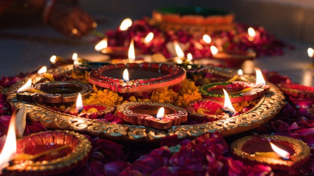 Diwali 2024: यंदाची दिवाळी कधी आहे? जाणून घ्या! लक्ष्मीपूजन मुहूर्त, तारीख आणि दिवाळी सणाचे महत्त्व. 2 Diwali 2024