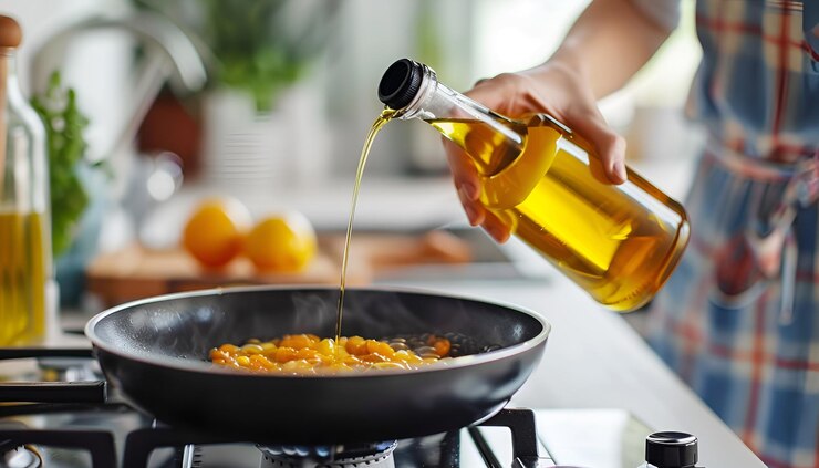 Cooking Oil Price Today: जाणून घ्या, स्वयंपाकाच्या तेलांचे आजचे दर, कोणते तेल आपल्या आहारासाठी योग्य आहे? 2 Cooking Oil Price Today
