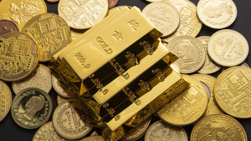 Limit on Gold Ownership: जाणून घ्या, भारतातील सोन्याच्या मालकीचे नियम: घरात किती सोनं ठेवता येईल? 2 Limit on Gold Ownership