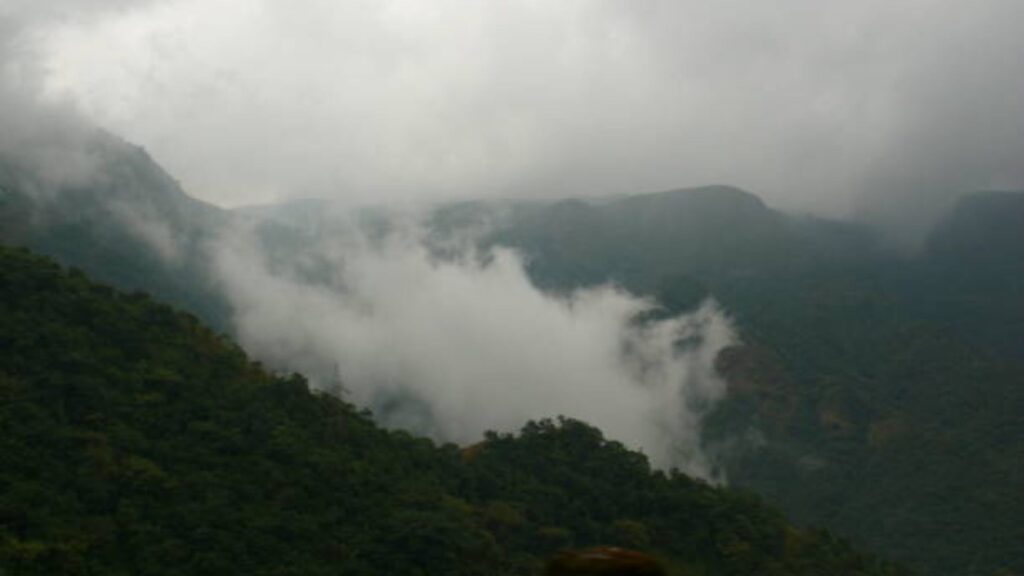 Maharashtra Weather Forecast: महाराष्ट्रात हवामान बदल; थंडीनं मारली सुट्टी! हवामान खात्याचा उष्णतेचा इशारा. 2 Maharashtra Weather Forecast