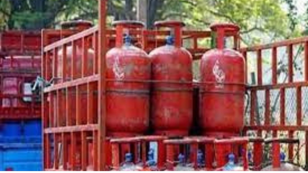 Gas Cylinder Check: सिलिंडरमध्ये किती गॅस शिल्लक आहे? हे कसे तपासावे, त्याचा सोपा आणि प्रभावी उपाय जाणून घ्या. 3 Gas Cylinder Check