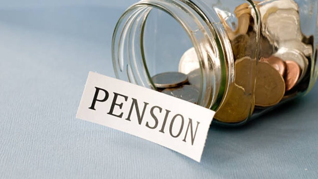 Unified Pension Scheme 2025: सरकारी कर्मचार्यांसाठी युनिफाइड पेशन योजना (UPS) काय आहे? सर्व तपशील जाणून घ्या! 4 Unified Pension Scheme