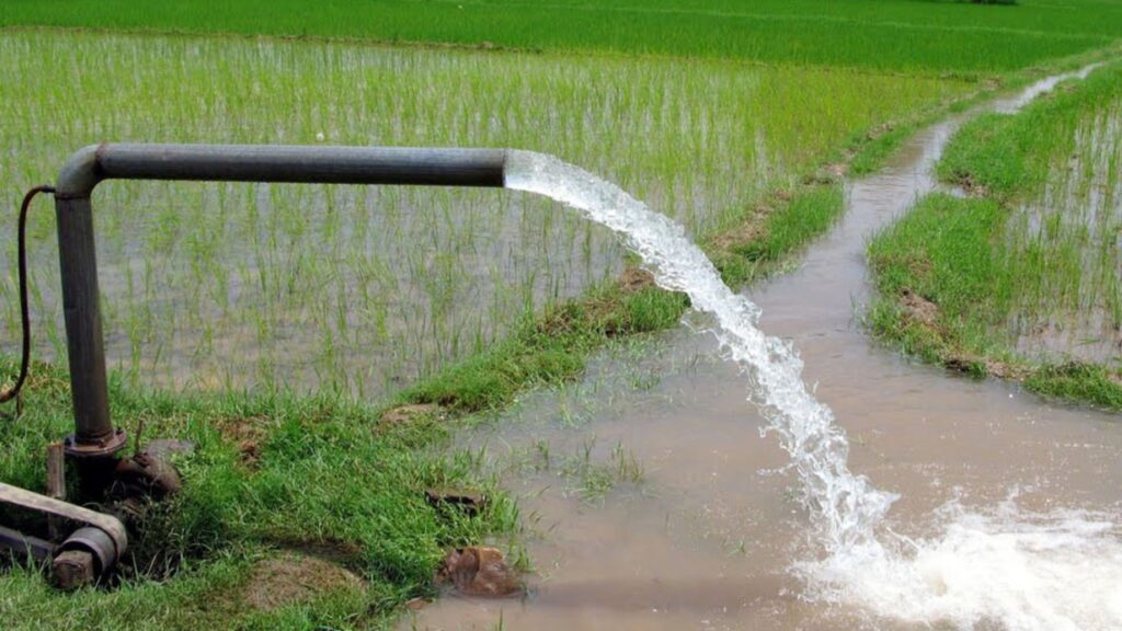 Borewell anudan yojana: महाराष्ट्रातील शेतकऱ्यांसाठी ५०,००० रु. अनुदान! शेतीच्या पाण्याची समस्या सोडवणारी योजना जाणून घ्या. 2 Borewell anudan yojana