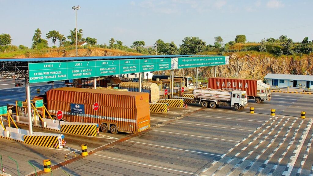 New toll policy: नितीन गडकरींची धमाकेदार घोषणा; टोलसाठी आता फक्त वार्षिक ₹3000, सोबत अनलिमिटेड प्रवास! 2 New toll policy