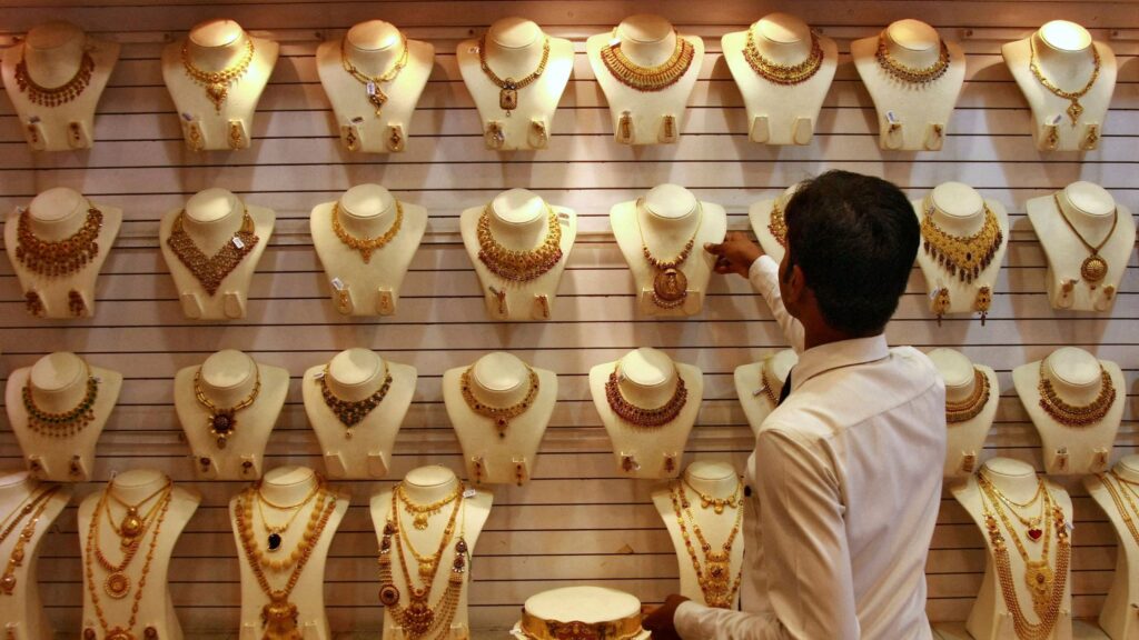 Gold Rate Today Maharashtra: सोन्याच्या भावाने गाठला नवा उच्चांक! आजचा दर ऐकून थक्क व्हाल, दर वाचा आणि निर्णय घ्या! 2 Gold Rate Today Maharashtra