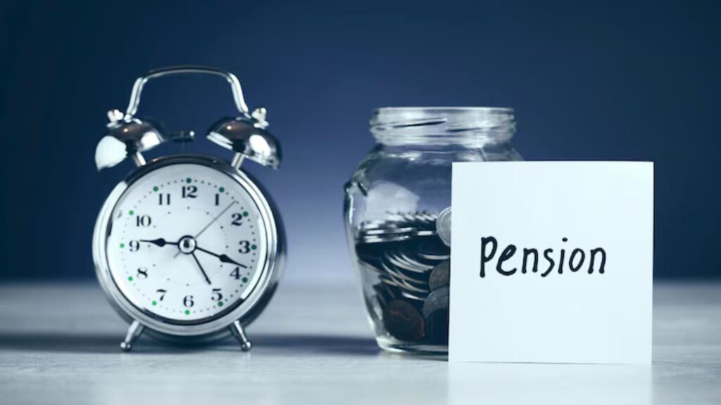 LIC Pension Scheme 2025: LIC ची नवीन पेन्शन योजना जी देईल सिंगल प्रीमियममध्ये आयुष्यभर मासिक पेन्शन; जाणून घ्या सर्व डीटेल्स. 2 LIC Pension Scheme 2025