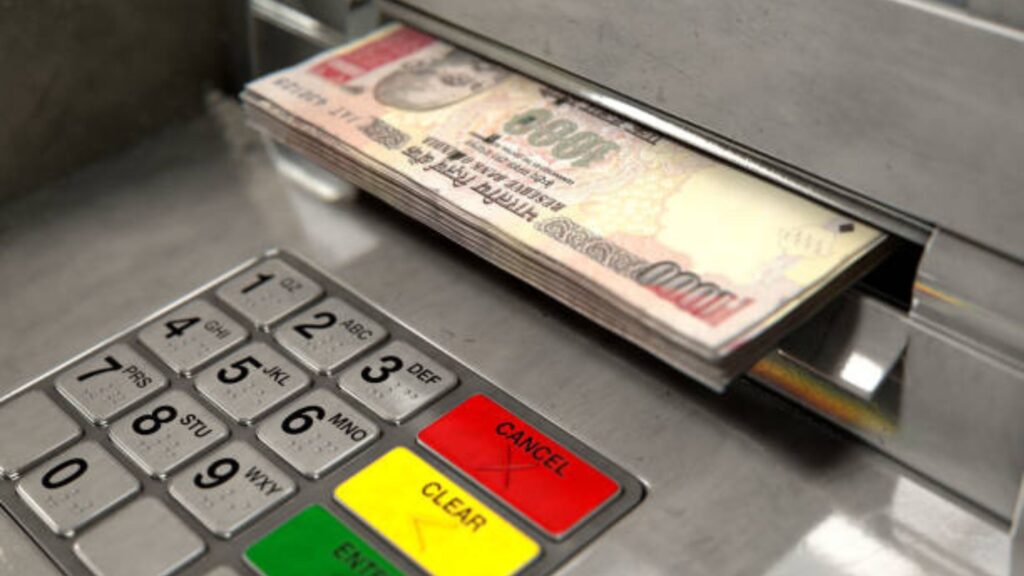 ATM Bank Charges: बँक एटीएम चार्जेस वाढल्याने तुमच्या खिशावर काय परिणाम होणार? जाणून घ्या नवीन दर, नियम आणि पैसे वाचवण्याचे उपाय. 4 ATM Bank Charges
