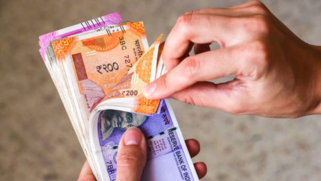 Quick Easy Personal Loans: आता फक्त आधार कार्डवर सुद्धा मिळणार त्वरित वैयक्तिक कर्ज, जाणून घ्या संपूर्ण प्रक्रिया. 3 Quick Easy Personal Loans