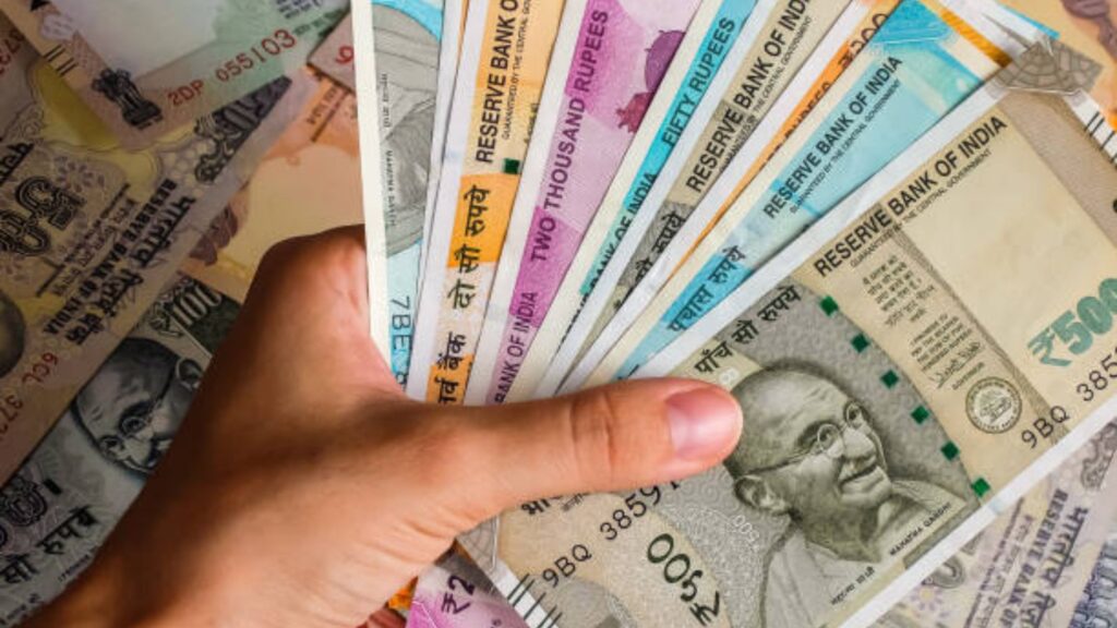 Quick Easy Personal Loans: आता फक्त आधार कार्डवर सुद्धा मिळणार त्वरित वैयक्तिक कर्ज, जाणून घ्या संपूर्ण प्रक्रिया. 4 Quick Easy Personal Loans