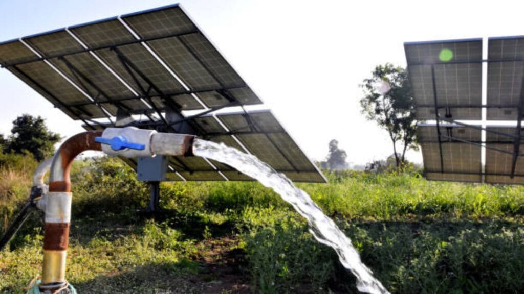 Magel Tyala Solar Pump Yojana: शेतकऱ्यांसाठी मोफत सौर पंप योजना, कसा मिळवाल सौर पंप! जाणून घ्या संपूर्ण माहिती. 3 Magel Tyala Solar Pump Yojana