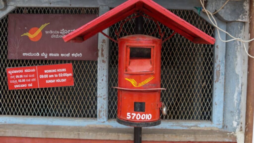 PO Monthly Income Scheme: पाच वर्षे एकदाच गुंतवा, दरमहा निश्चित उत्पन्न ₹9,250 मिळवा, जाणून घ्या पोस्ट ऑफिसची सर्वोत्तम योजना. 2 PO Monthly Income Scheme