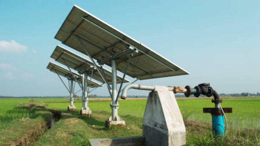 Maharashtra Solar Pump Yojana: मागेल त्याला सौर कृषी पंप योजनेला शेतकऱ्यांची सर्वाधिक पसंती; अर्जप्रक्रिया, पात्रता, संपूर्ण माहिती जाणून घ्या. 2 Maharashtra Solar Pump Yojana