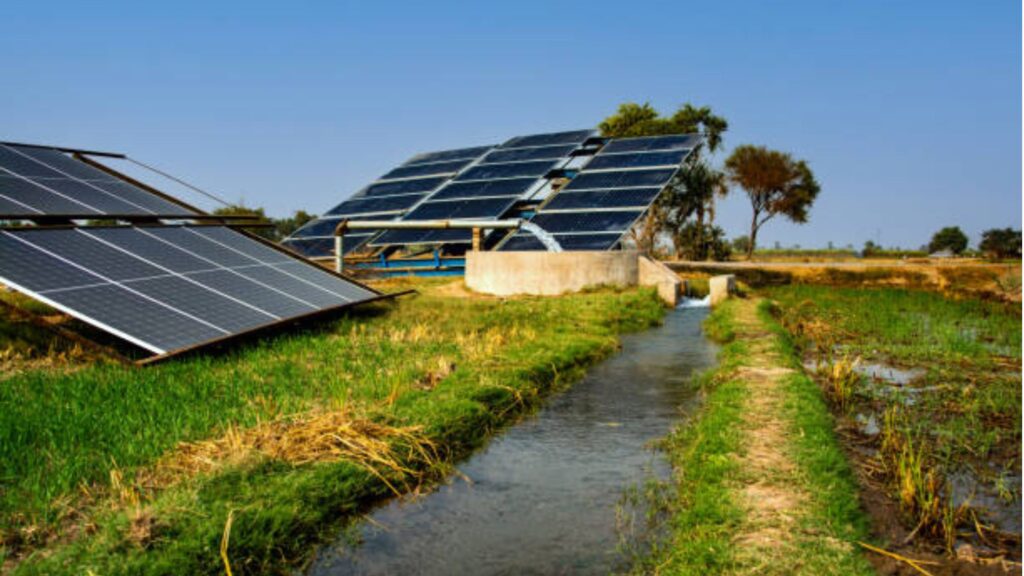 Maharashtra Solar Pump Yojana: मागेल त्याला सौर कृषी पंप योजनेला शेतकऱ्यांची सर्वाधिक पसंती; अर्जप्रक्रिया, पात्रता, संपूर्ण माहिती जाणून घ्या. 3 Maharashtra Solar Pump Yojana