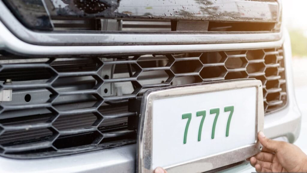 HSRP Number Plate Last Date: HSRP नंबर प्लेट शेवटची तारीख; 15 ऑगस्टपूर्वी नोंदणी न केल्यास ठोठावला जाणार दंड! 2 HSRP Number Plate Last Date