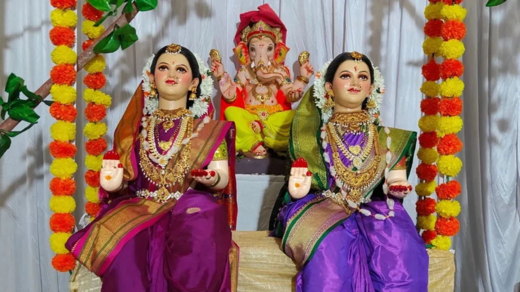 Gauri Pujan 2025: गौरी घरात घेण्याची योग्य पद्धत काय? गौराई घरात घेताना काय म्हणावे? पाहा गौरी पूजनाच्या महत्वाच्या गोष्टी! 2 Gauri Pujan 2025
