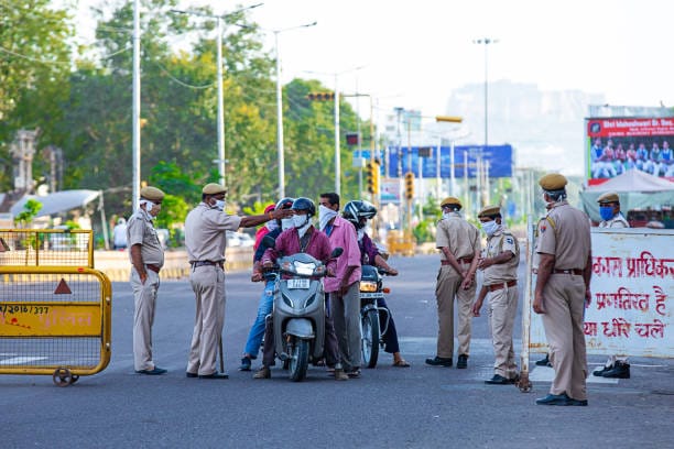 Vehicle insurance fine in India: व्हेईकल इन्शुरन्स शिवाय वाहन चालवणं होणार अधिक धोकादायक; आता दंड होणार प्रीमियमच्या ३ ते ५ पट! 3 Vehicle insurance fine in India