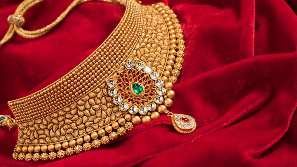 Silver Gold Rates: सोनं आणि चांदीच्या किंमतींमध्ये मोठी घसरण! गुंतवणूकदारांसाठी सुवर्णसंधी? जाणून घ्या कशी. 2 Silver Gold Rates