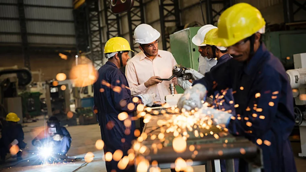 New Labour Codes: देशात नवीन कामगार संहिता लागू; 40 कोटी कामगारांसाठी ऐतिहासिक बदल जाहीर. 2 New Labour Codes