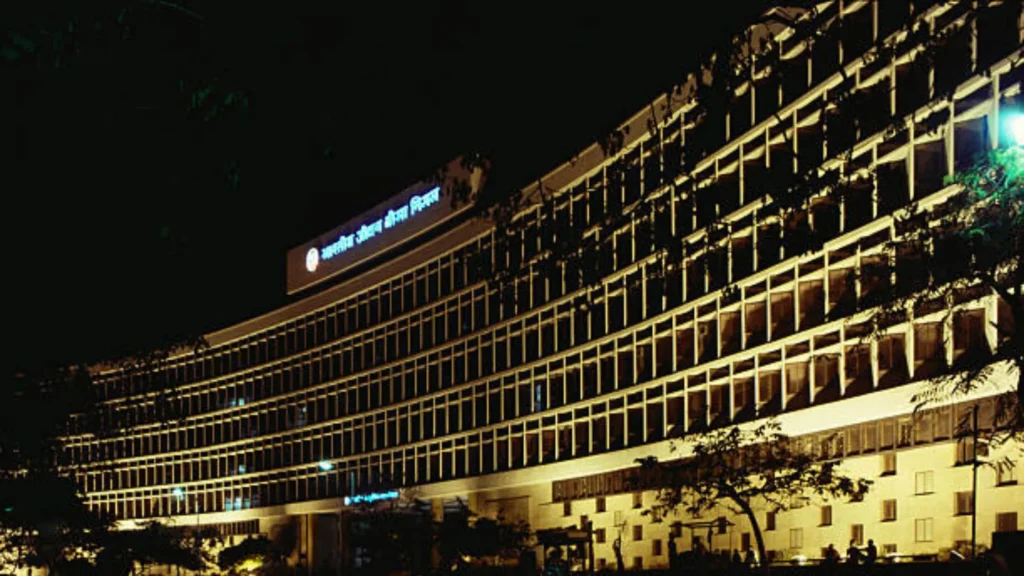 LIC Bonus Issue 2026: एलयायसी कडून पहिल्यांदाच बोनस शेअर्सचा प्रस्ताव जाहीर; गुंतवणूकदारांसाठी मोठी बातमी. 2 LIC Bonus Issue 2026